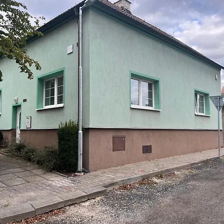 Apartament Se Spolecnym Bazenem Zlonice