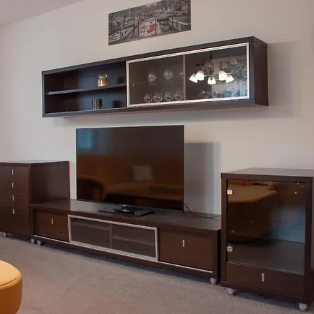 Se Spolecnym Bazenem Apartament Zlonice